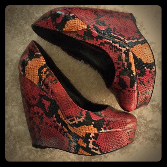 Aldo Shoes - 💗 Aldo snakeskin print wedges